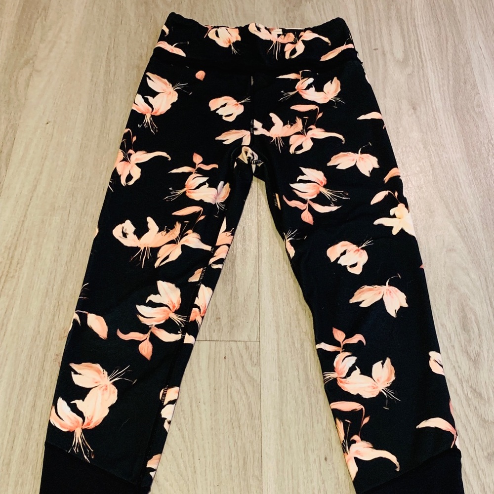 Threads 4 Thought floral legging